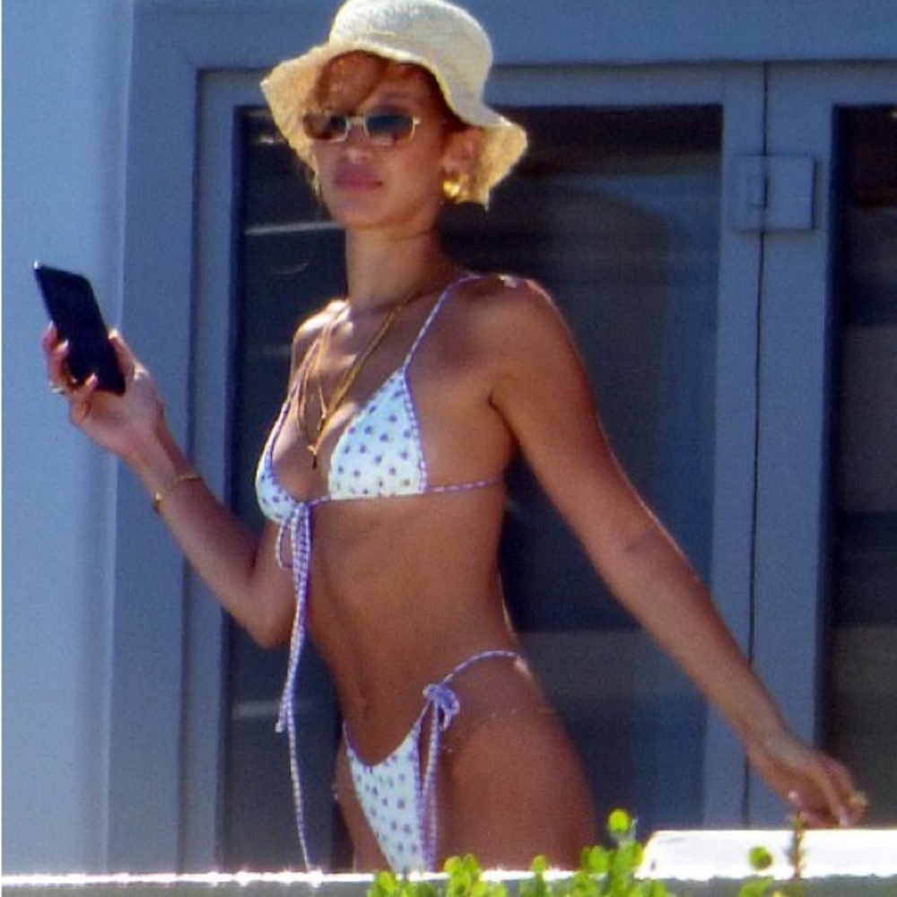 FOR LOVE & LEMONS - White and Purple Floral Bikini Bella Hadid - Picture 4 of 8